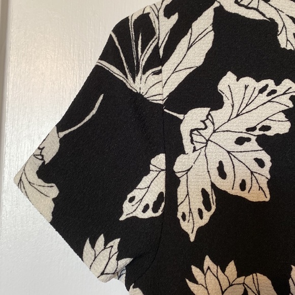 Banana Republic Black and White floral cap sleeve work minidress - Picture 3 of 8
